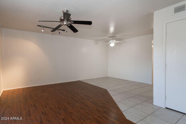 Building Photo - 4211 E Palm Ln