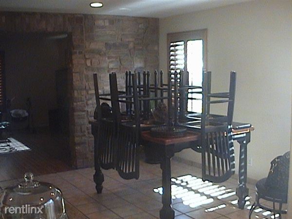 Building Photo - 316 N Placer Privado