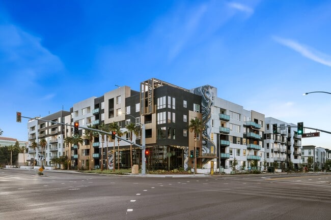 Building Photo - Aurum