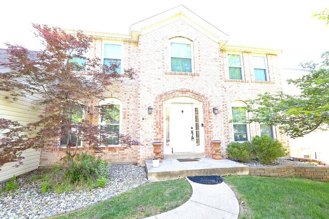 Foto del edificio - 5 Bed 3.5 Bath Chesterfield Charmer