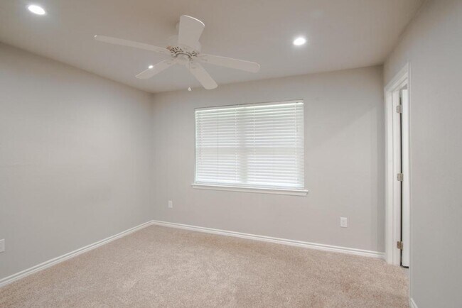 Foto del edificio - 607 E 15th St