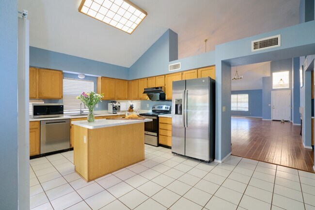 Foto del edificio - 1317 N Palmsprings Dr