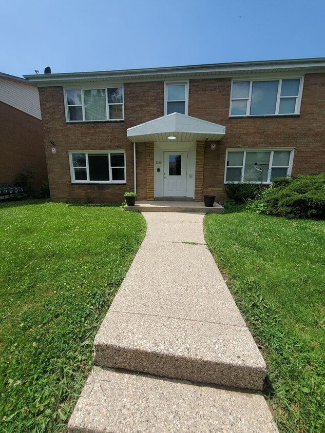 Primary Photo - 2501-2505 S 44th St. - 8 Unit