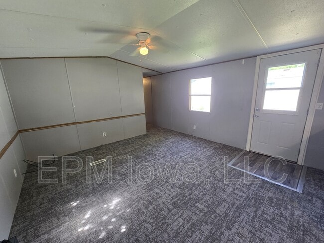 Building Photo - 700 W Ridgeway Ave
