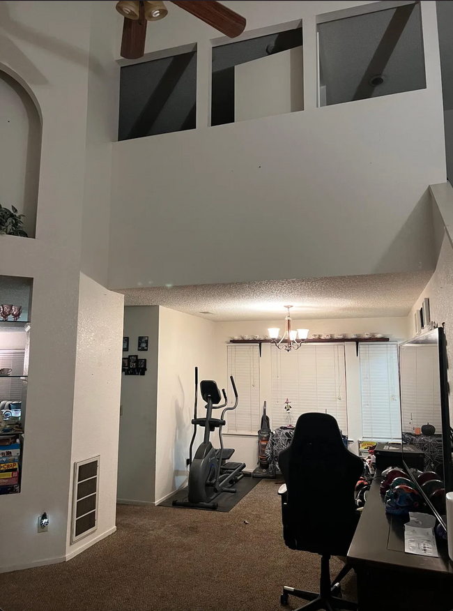 Foto del edificio - 6040 E Iowa Ave