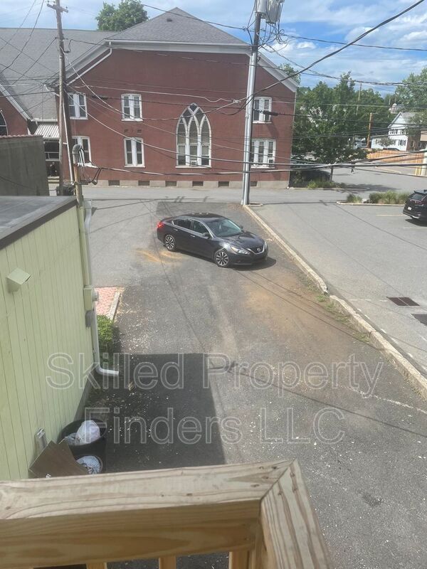 756 Main St Unit Apt 2B, Stroudsburg, PA 18360 Condo for Rent in