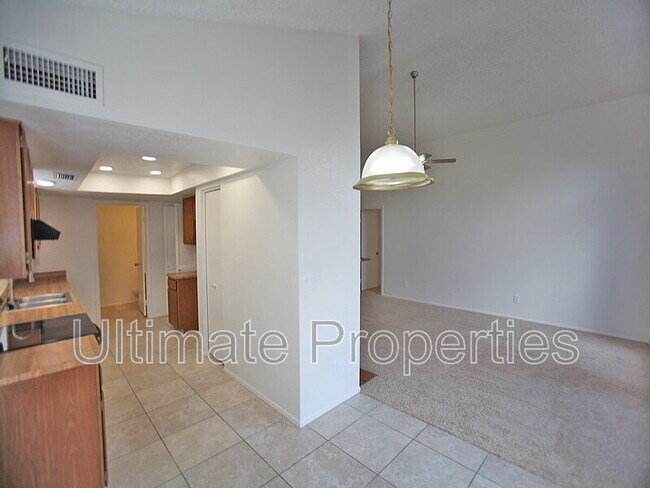 Foto del edificio - 448 E Topeka Dr