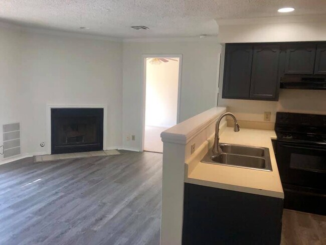 Foto del edificio - 2463 E 10th St