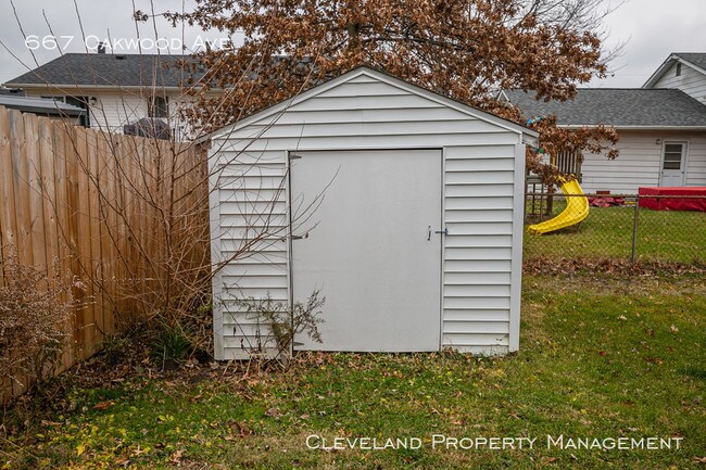 Building Photo - Fully Renovated Sheffield Lake Ranch