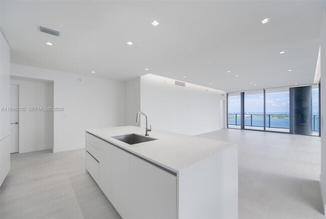 Foto del edificio - 700 NE 24th St