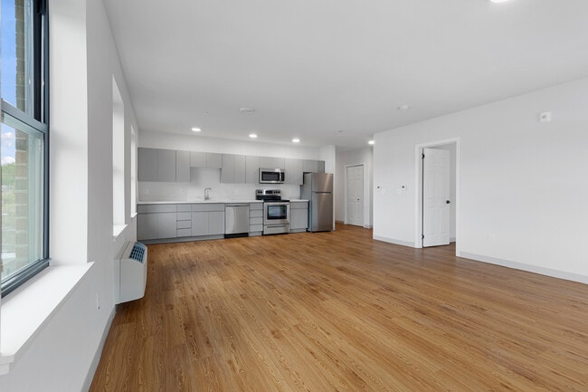 Building Photo - 158 Main St