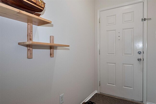 Foto del edificio - 8435 Westknoll Ln
