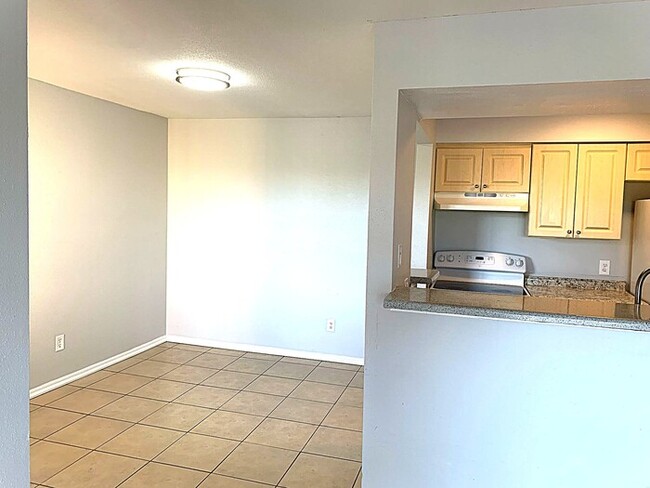 Building Photo - 2915 Winkler Ave