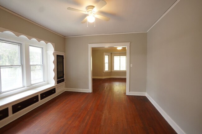 Foto del edificio - 2-Bedroom Lakewood Gem in the Heart of the...