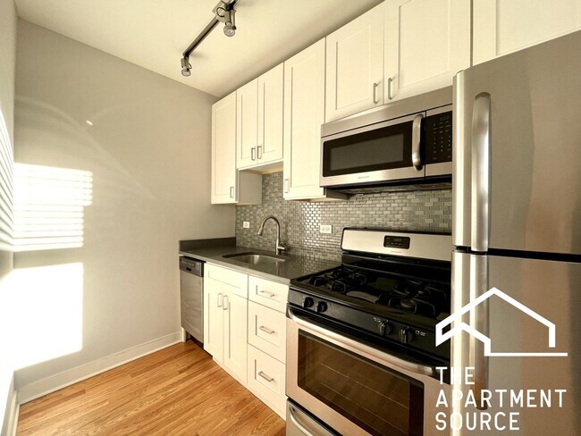 Foto del edificio - 2420 N Kedzie Blvd