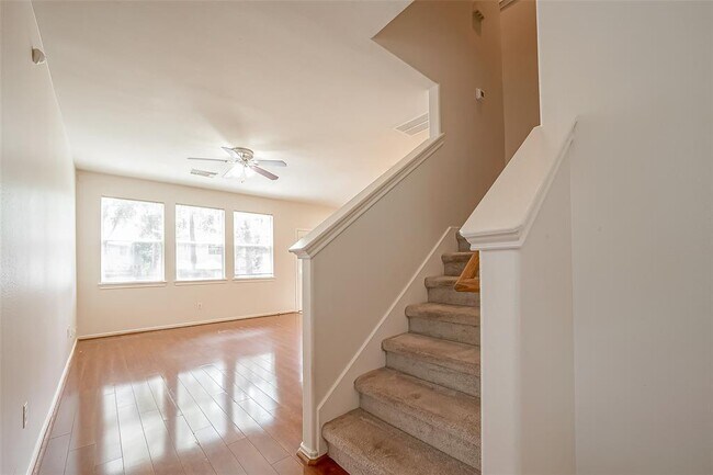 Foto del edificio - 14 Scenic Brook Ct