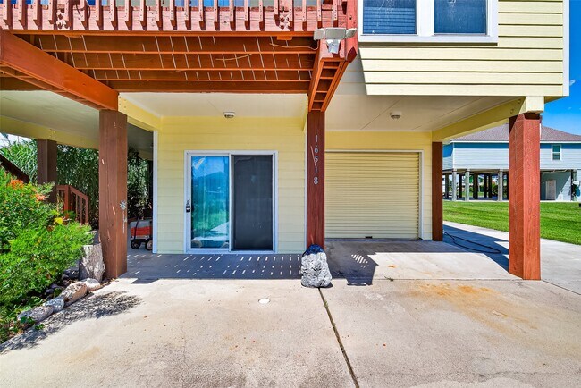 Foto del edificio - 16518 John Davis Rd