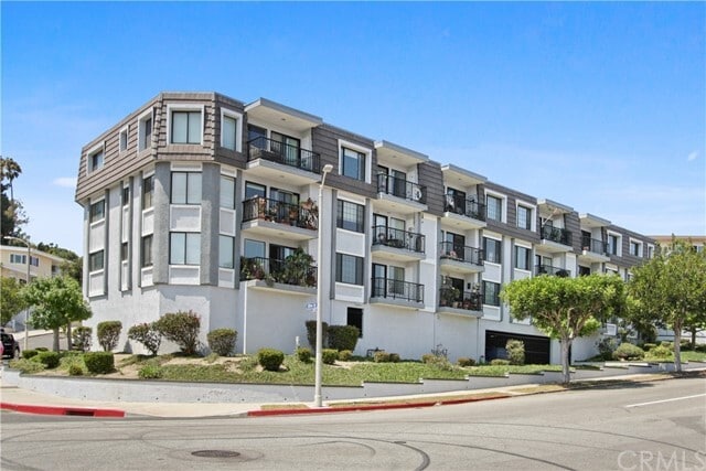 Building Photo - 760 W 30th St