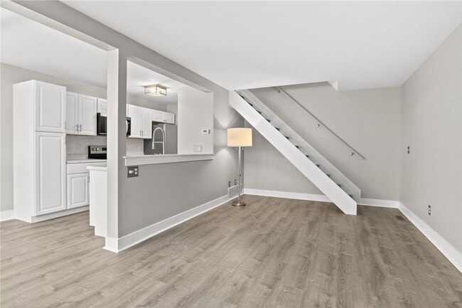 Building Photo - 34 Arrowhead Way S