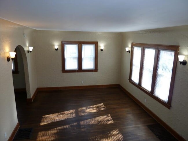 Building Photo - 719 11th St NW