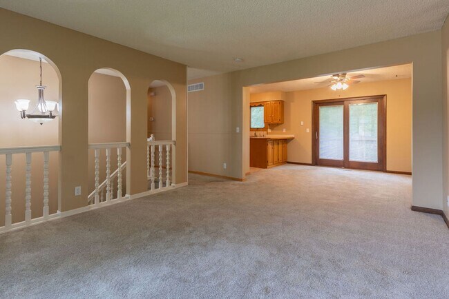 Foto del edificio - 6012 Fleetwood Dr