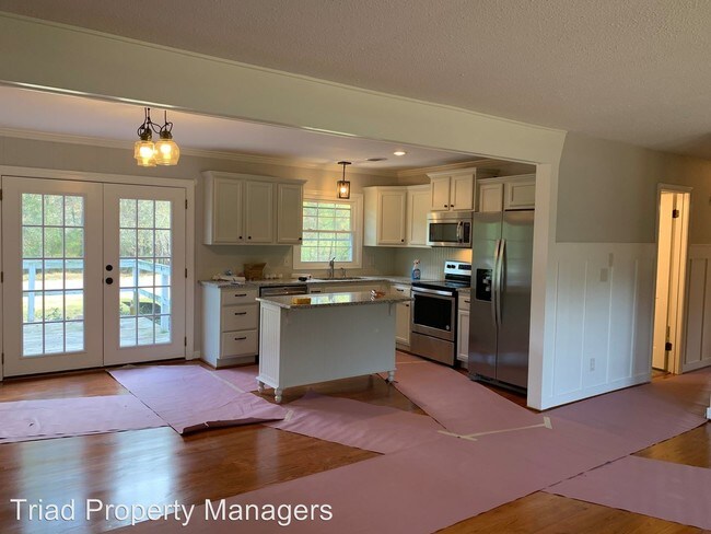 Building Photo - 3 br, 2 bath House - 6910 Bronco Lane