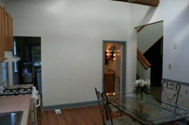 Foto del edificio - 122 Garris Rd