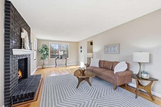 Foto del edificio - 10 Woodcrest Rd