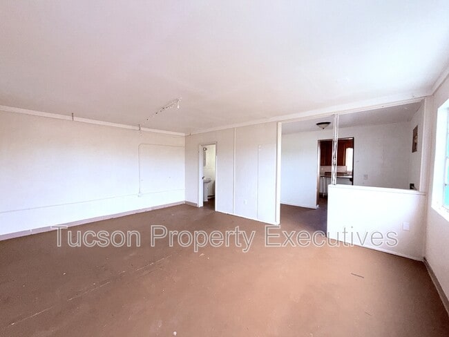 Building Photo - 3168 E Benson Hwy