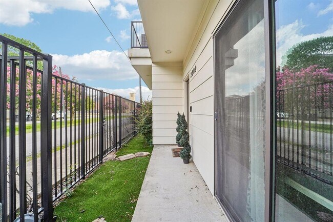 Foto del edificio - 2209 Bastrop St