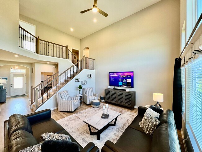 Building Photo - Fully Furnished Executive Miamisburg Home