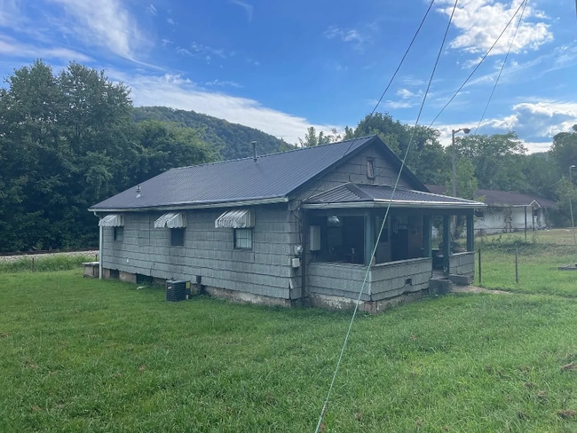 Building Photo - 7370 E Dupont Ave