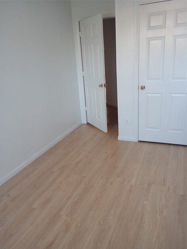 Building Photo - 15507 Waldron Cir