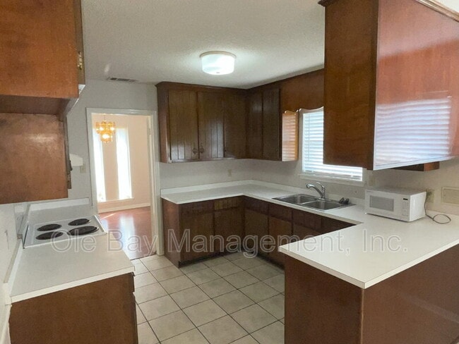 Foto del edificio - 613 Vaughn Dr N