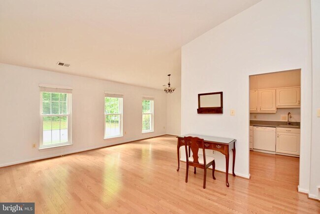 Foto del edificio - 10048 Wood Sorrels Ln