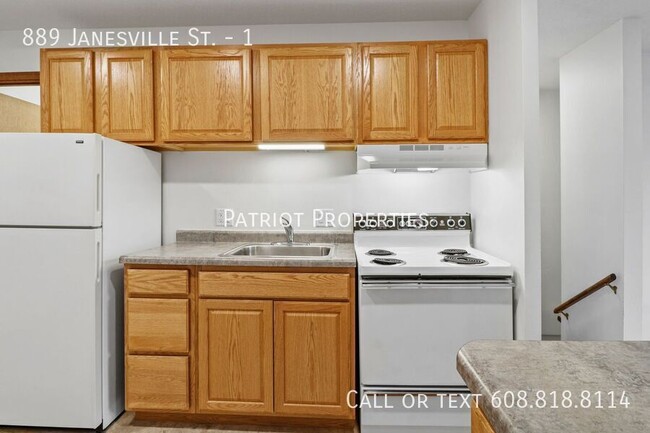 Foto del edificio - 1 BEDROOM/ 1 BATH APARTMENT IN OREGON, WI