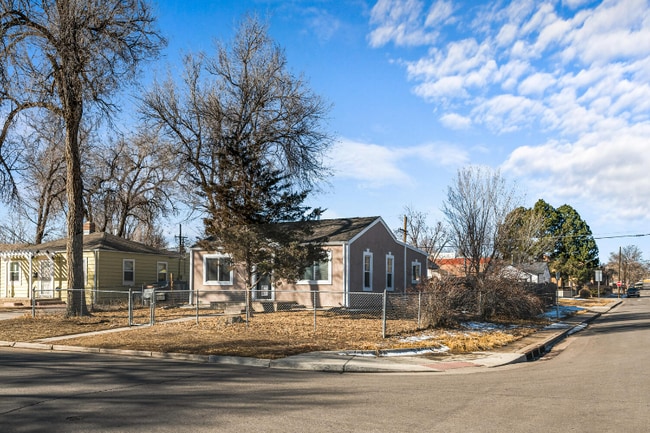 Photo - 895 Grove St House