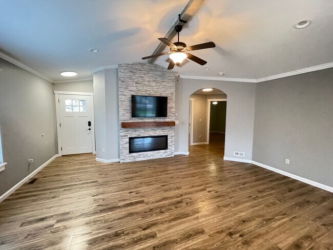 Foto del edificio - 3 bedroom 2 bathroom home located in Rathdrum