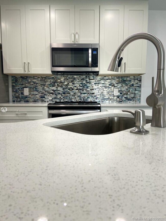 Foto del edificio - 6584 Swissco Dr