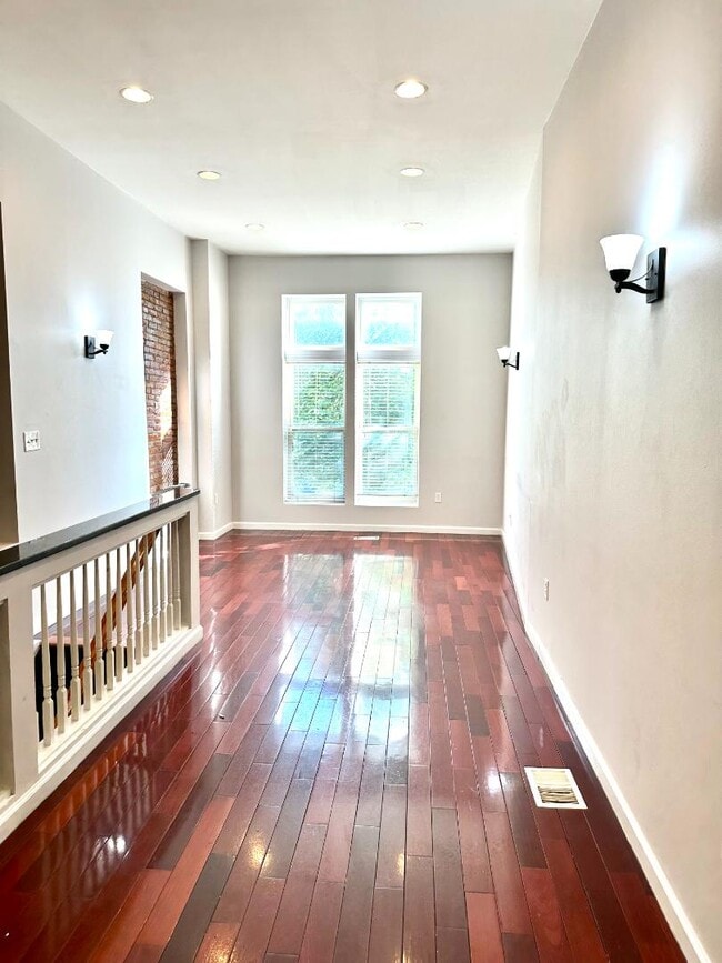 Building Photo - 2215 Eutaw Pl