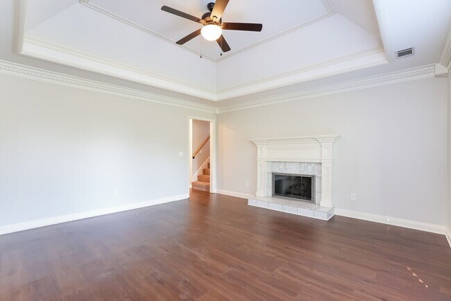 Building Photo - 104 Luna Ln