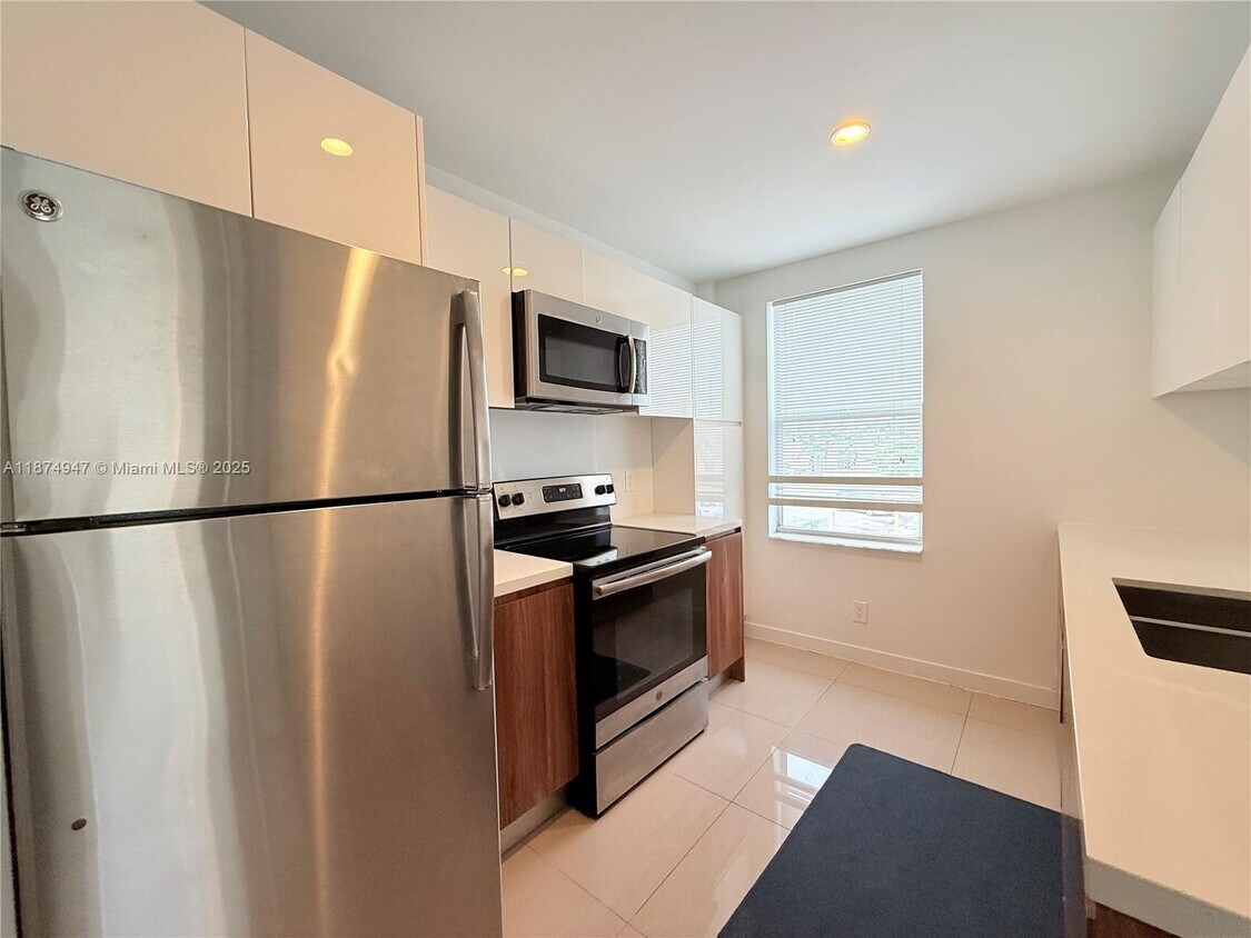 Foto principal - 924 Marseille Dr