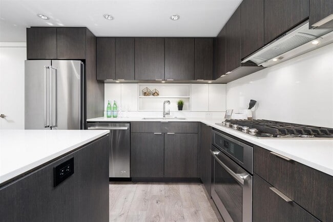 Photo du bâtiment - 111 E 1st Ave