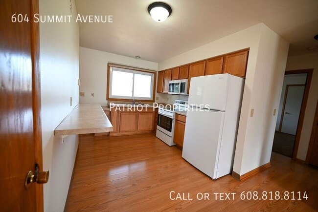 Building Photo - 604 Summit Ave