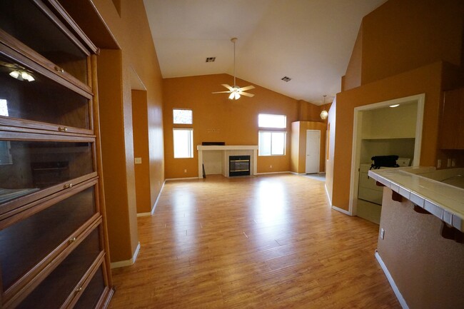 Building Photo - SHOWINGS AVAILABLE NOW