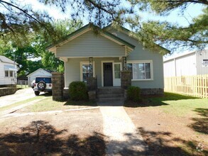 Building Photo - 1525 N Greenwood Ave