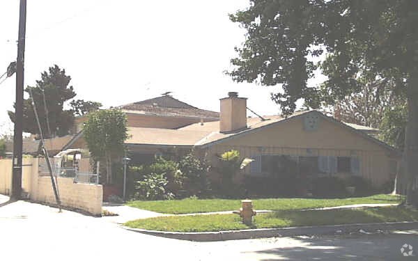 Building Photo - 6722 Whitsett Ave