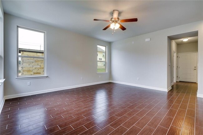 Building Photo - 13800 Lyndhurst St