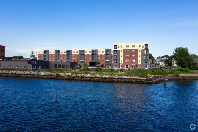 Foto del edificio - The Residences at 99 Water