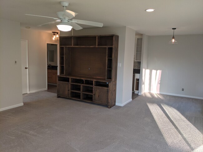Living Room (This entertainment unit can stay or go) - 904 Peninsula Ave